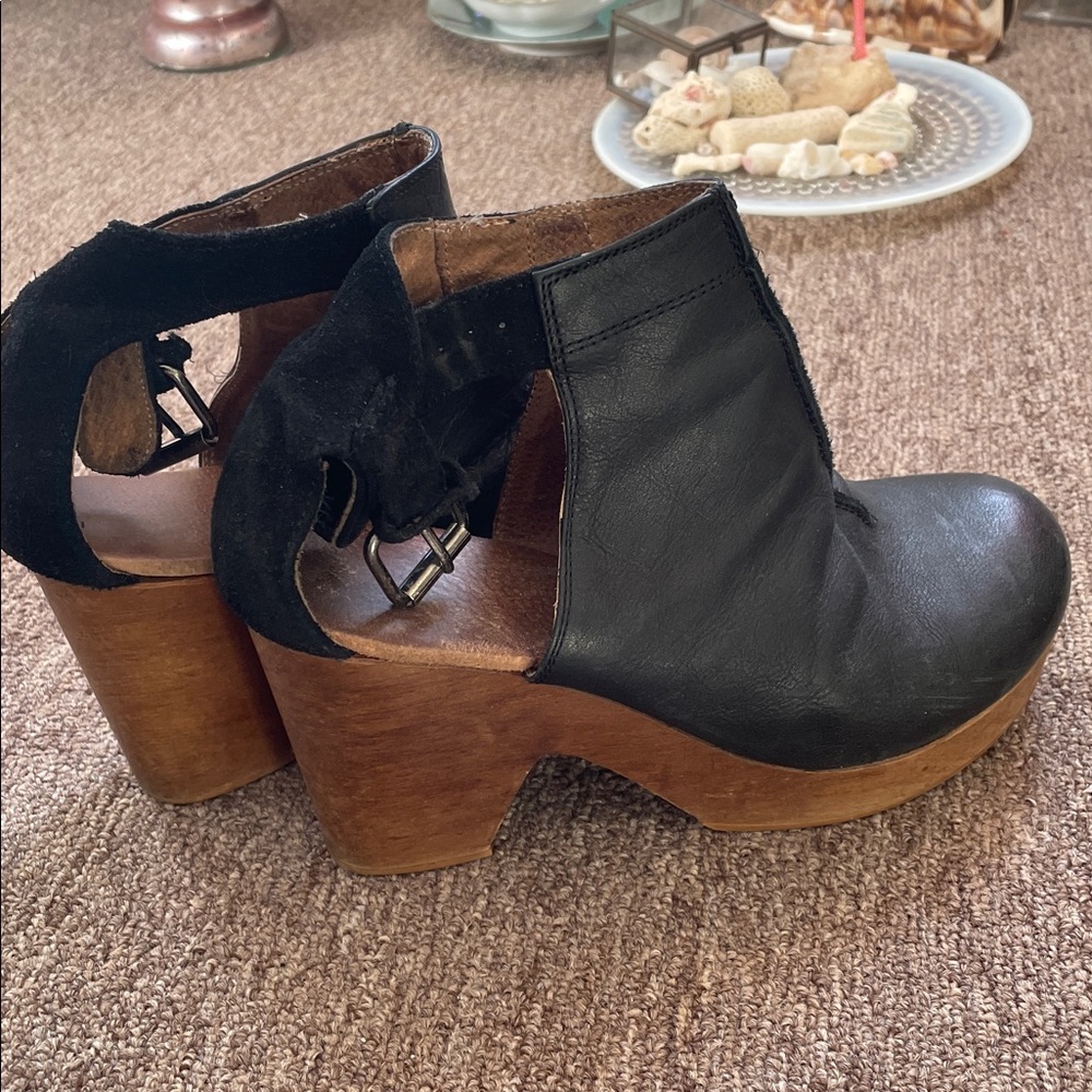 Free People, Amber orchid clogs,  size 7 used - Picture 4 of 8